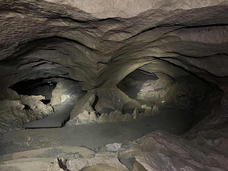 zwei Höhlenprofile nebeneinander, ein Unikat in der Höllochhöhle