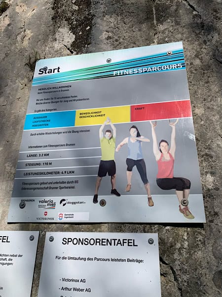 Start Tafel für den Fitnessparcours