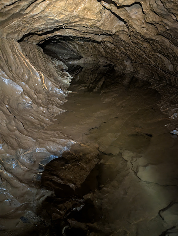 Der See in der Höhle bedeutet das Ende unserer Tour