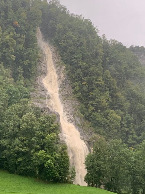 Bettbach Wasserfall, braunes Wasser nach heftigen Regenfällen