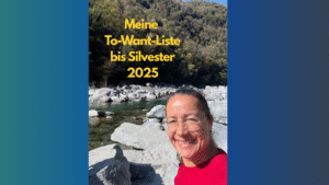 Petra sitzt am Fluss Maggia und denkt über die nächsten 3 Monate nach